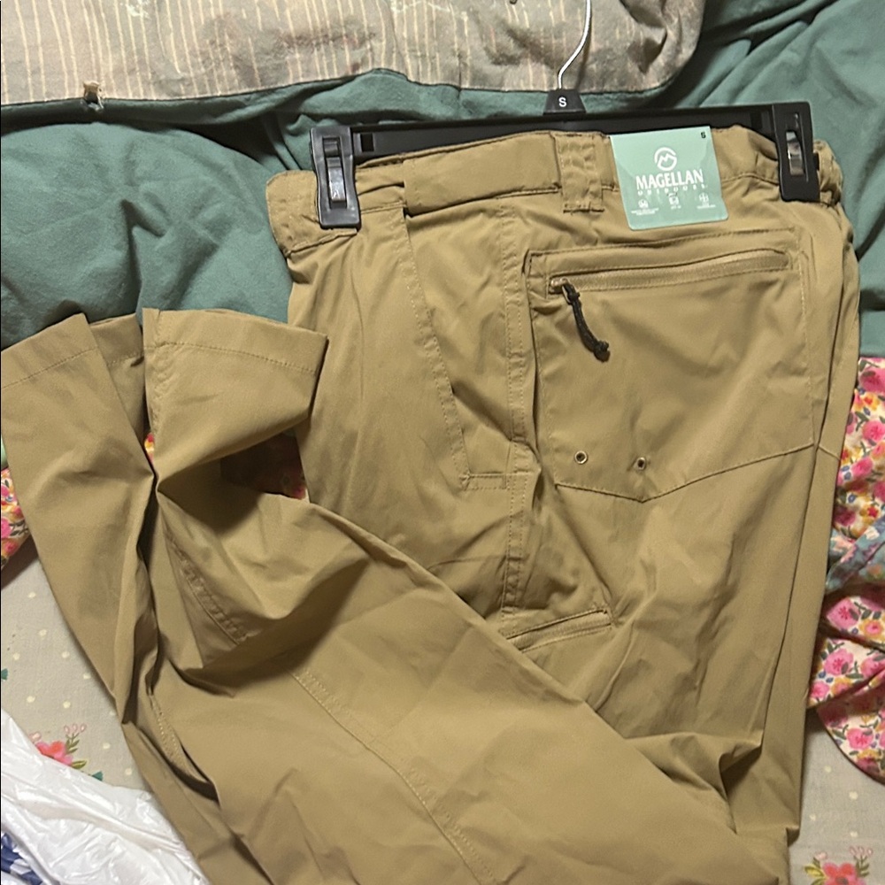 Magellan Outdoors Men's Khaki Cargo Pants